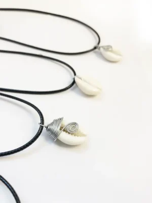 "Dorian" - Collier en coquillage cauri naturel de la marque LUILA