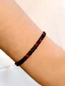 Bracelet rouge et noir Fait main en France LUILA