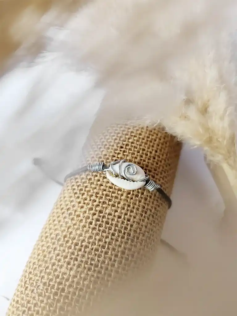 Bracelet bohème en coquillage blanc cauri naturel LUILA